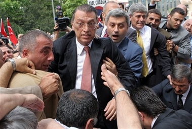 Jugement suspendu contre l&rsquo;ex-premier ministre turc Yilmaz