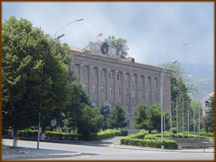 Après Stepanakert, les villes les plus peuplées du Haut Karabagh sont Mardouni, Mardakert, Askéran, Hadrout et Kachatagh