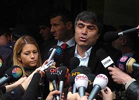 Hrant Dink à nouveau poursuivi pour ses déclarations sur le génocide des Arméniens