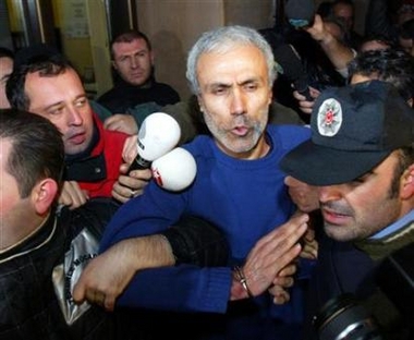 La vie de Benoît XVI sera menacée en Turquie, affirme Ali Agça