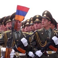 Parade militaire impressionnante sur la place de la République à Erévan a l&rsquo;occasion du 15e anniversaire de l&rsquo;Indépendance