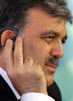 Turquie: l&rsquo;UE adoucit le ton et Abdullah Gul attaque la France