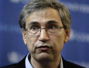 Génocide: Le prix Nobel de littérature Pamuk dénonce le projet de loi