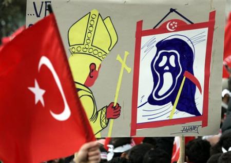 Benoît XVI espère pouvoir parler en Turquie de la liberté religieuse
