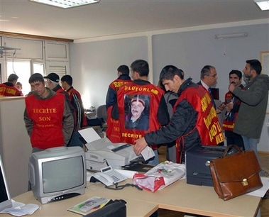 Prisons: Des manifestants occupent le bureau de l&rsquo;Associated Press à Ankara