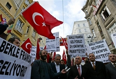 Négationnisme : Dogu Perincek annonce sa venue à Paris
