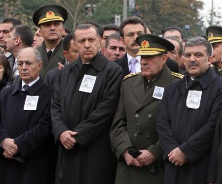 Les Turcs rendent un dernier hommage à l&rsquo;ancien Premier ministre nationaliste Ecevit