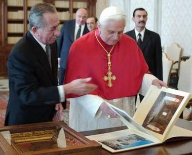 Papadopoulos remet au pape des photos d&rsquo;églises détruites par les Turcs