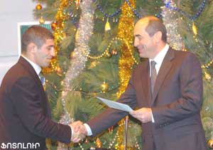Robert Kotcharian récompense les « Meilleurs sportifs 2006 » d&rsquo;Arménie