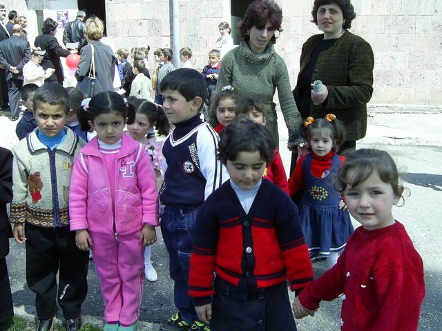 846 établissements scolaires d&rsquo;Arménie seront équipés en micro-ordinateurs en 2007