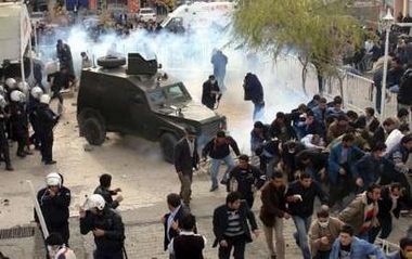 Turquie: Un mort et une centaine de blessés lors d&rsquo;une tentative de lynchage