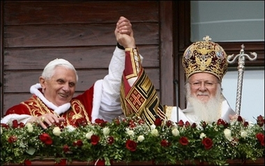 Le pape en Turquie: un geste de « paix » pour clore la polémique sur l&rsquo;islam