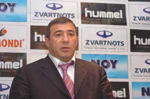 Roupén Haïrabedian, réélu président de la Fédération arménienne de football. Il était le seul candidat !