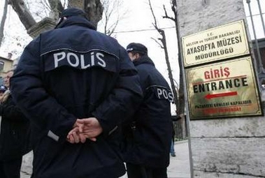 Le pape à la mosquée bleue d&rsquo;Istanbul: méditation ou prière?