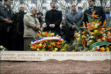 Des centaines d&rsquo;Arméniens de France dénoncent le meurtre de Hrant Dink