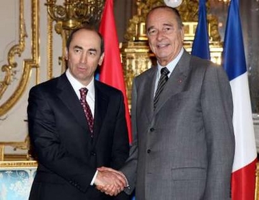 Compte-rendu de l&rsquo;entretien de M. Jacques CHIRAC avec le président de la République d&rsquo;Arménie par le Palais de l&rsquo;Elysée