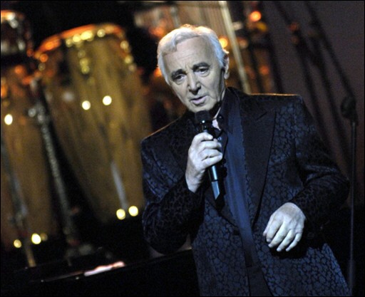 Charles Aznavour, à l&rsquo;Opéra de Paris, chante pour l&rsquo;Arménie