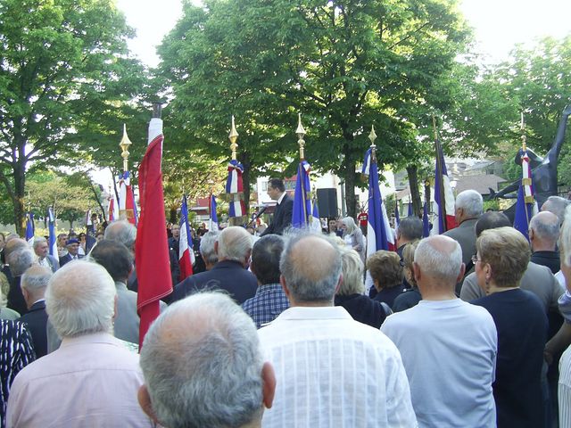 600 personnes défilent à Valence