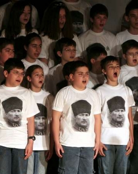 Propagande en Turquie lors de la journée des enfants