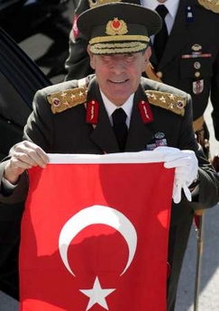 Le chef d&rsquo;état-major turc veut attaquer les rebelles kurdes en Irak