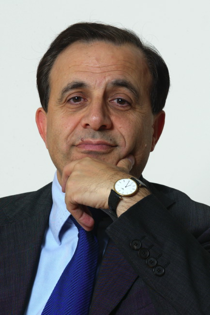 Roger Karoutchi Secrétaire d&rsquo;Etat chargé des Relations avec le Parlement et la question arménienne
