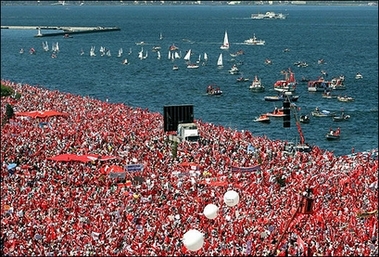 Turquie: un million de personnes à une nouvelle manifestation pro-laïcité