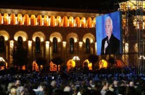 Aujourd&rsquo;hui à 15h55 sur France 2 le concert exceptionnel de Charles Aznavour à Erévan (durée 1h40)… à ne pas manquer