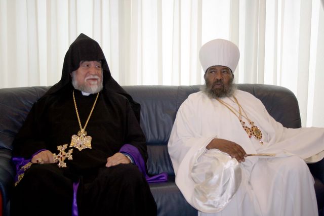 ARAM 1er et le Patriarche PAULOS invitent la communauté internationale à reconnaître le génocide des Arméniens