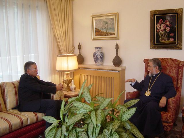 L&rsquo;ambassadeur de France au Liban rend visite au Catholicos Aram 1er