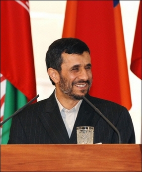 Ahmadinejad et le Génocide Arménien: « N&rsquo;importe quelle nation doit se rappeler de son histoire et faire face à l&rsquo;avenir »
