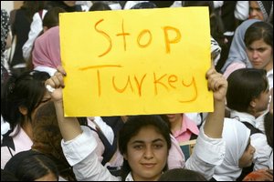 Des milliers de Kurdes manifestent en Irak contre la menace turque