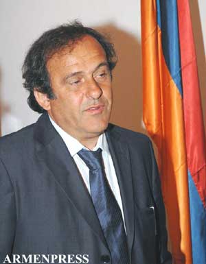 Michel Platini et Joseph Blatter en visite de deux jours en Arménie