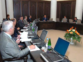 Le gouvernement approuve le budget 2008