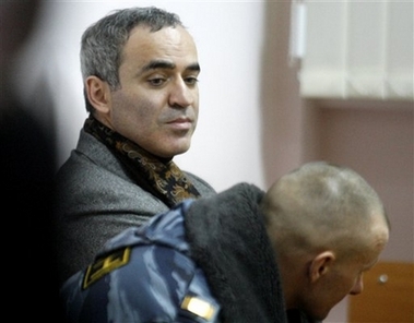 L&rsquo;opposant Garry Kasparov condamné à cinq jours de prison