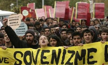 Manifestation pour la paix à Ankara avec slogan arménien