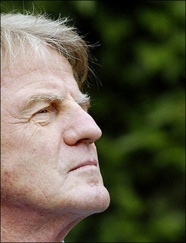 Bernard Kouchner évoque le génocide arménien lors d&rsquo;un colloque intitulé «  Quel avenir pour les chrétiens d&rsquo;Orient ? »