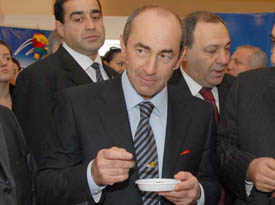 Kotcharian et Sarkissian nient vouloir nuire à Ter Petrossian