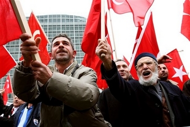 Plusieurs milliers de manifestants d&rsquo;origine turque à Bruxelles