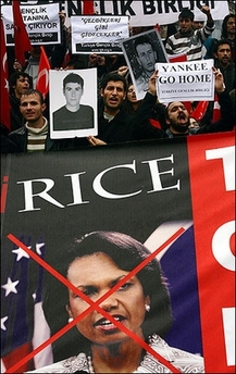 Rice promet de l&rsquo;aide à la Turquie dans sa lutte contre les rebelles kurdes