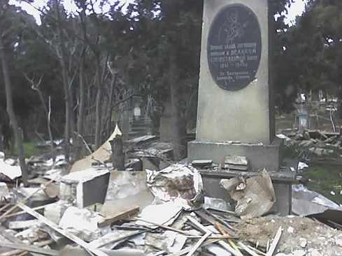 Deux azéris meurent dans la destruction d&rsquo;un cimetière arménien