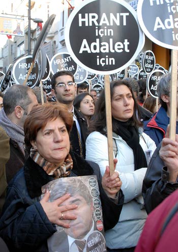La justice turque a été jugée lors des commémorations pour Hrant Dink (nouvelles photos )