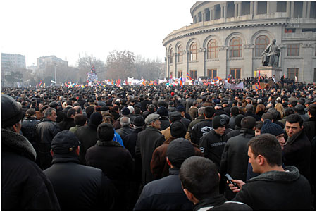 200 000 participants au meeting de Lévon Ter-Petrossian samedi dernier à Erevan