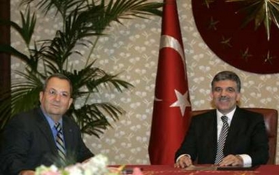 Ehud Barak en Turquie pour parler ventes d&rsquo;armes et Syrie