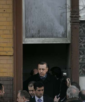 Incendie meurtrier en Allemagne: Erdogan attendu, critiques contre la Turquie
