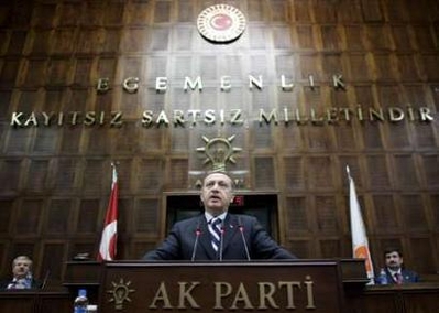 L&rsquo;AKP raille la position des candidats du parti démocrate aux éléctions présidentielles américaines