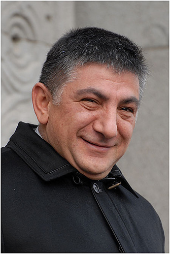 La police recherche Sasoun Mikayelian, Khatchadour Soukiassian et Nikol Pachinian