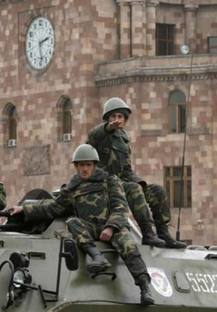 Arménie : La presse est muselée par l&rsquo;état d&rsquo;urgence selon l&rsquo;IFEX