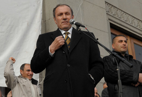 Levon Ter Petrossian en appelle à la Cour Constitutionnelle