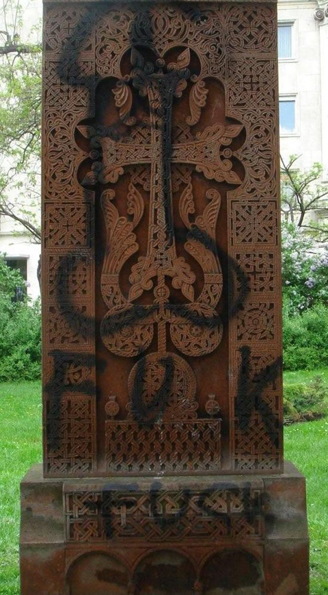 Le Mémorial Arménien de Budapest profané le 24 Avril