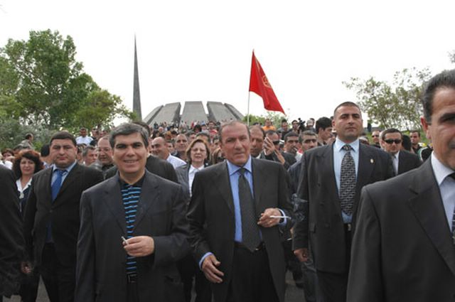 « Commémoration du 24 avril et manifestations de l&rsquo;opposition dans les rues d&rsquo;Erévan » par Laurence Ritter